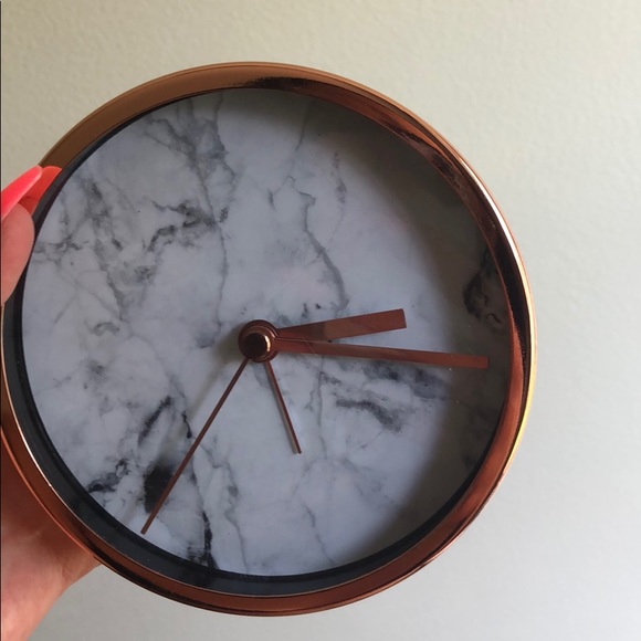 💗 Decorative Rose Gold Clock💗 - Picture 4 of 4